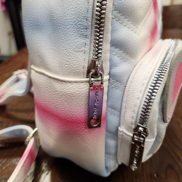Gorgeous Betsey Johnson backpack - Picture 5 of 8